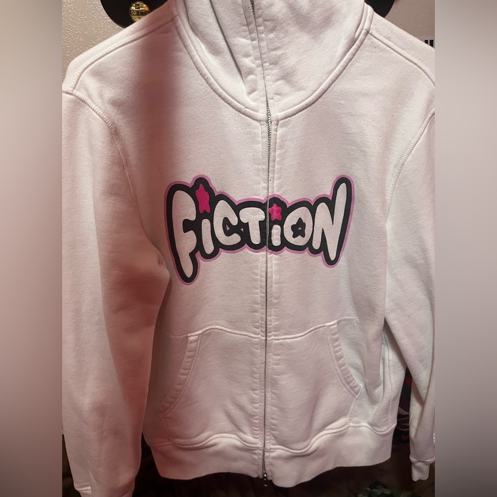 Full zip up hoodie worn twice pretty much like new from instagram pages